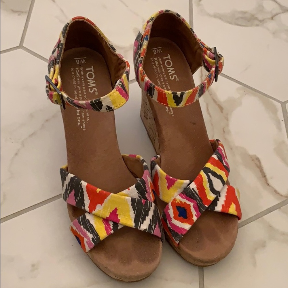 TOMS wedges